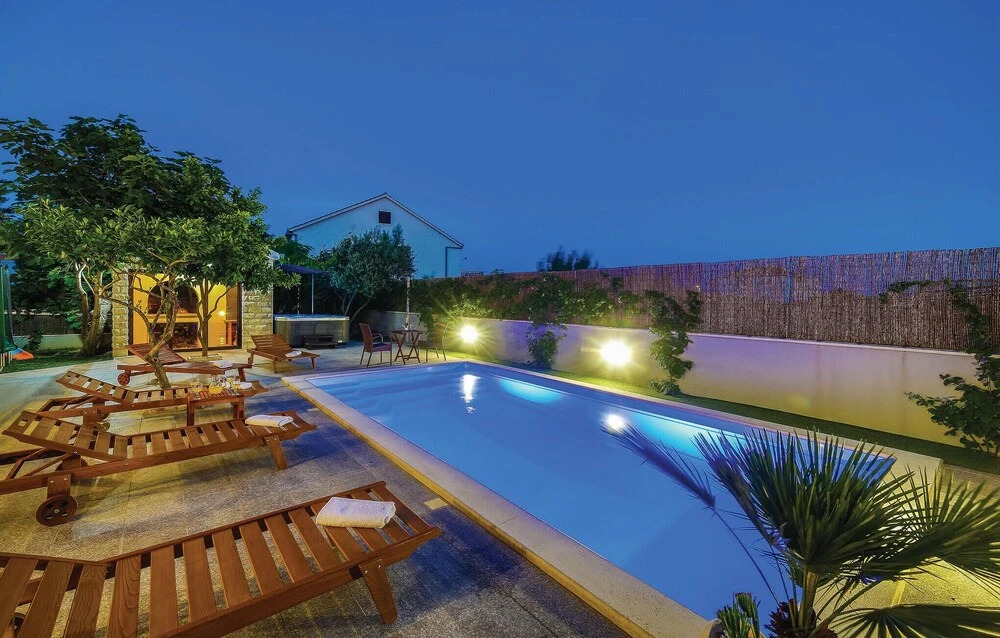 Awesome Home in Kastel Novi with WiFi, 4 Bedrooms & Hot Tub