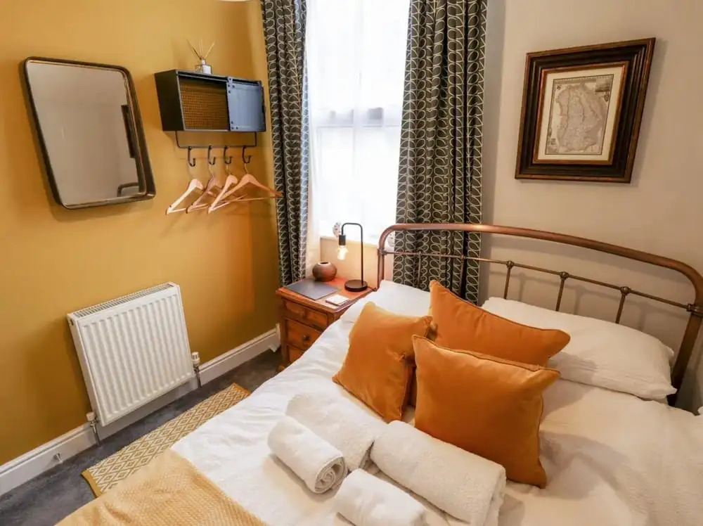 Luxury Lincoln Home - Sleeps 8 - Hot Tub - Pets