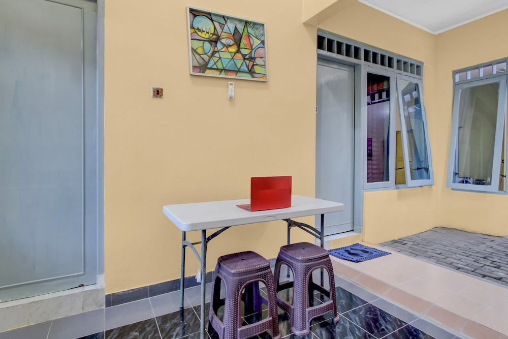 OYO 95136 Jec Plumbon Homestay Syariah