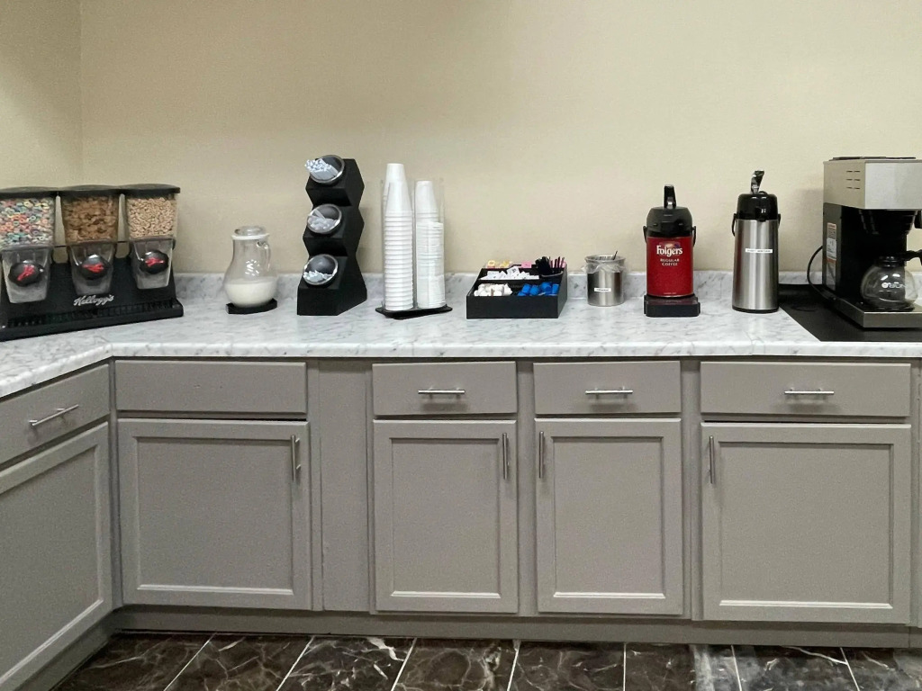 Econo Lodge Inn & Suites Sweetwater I-20