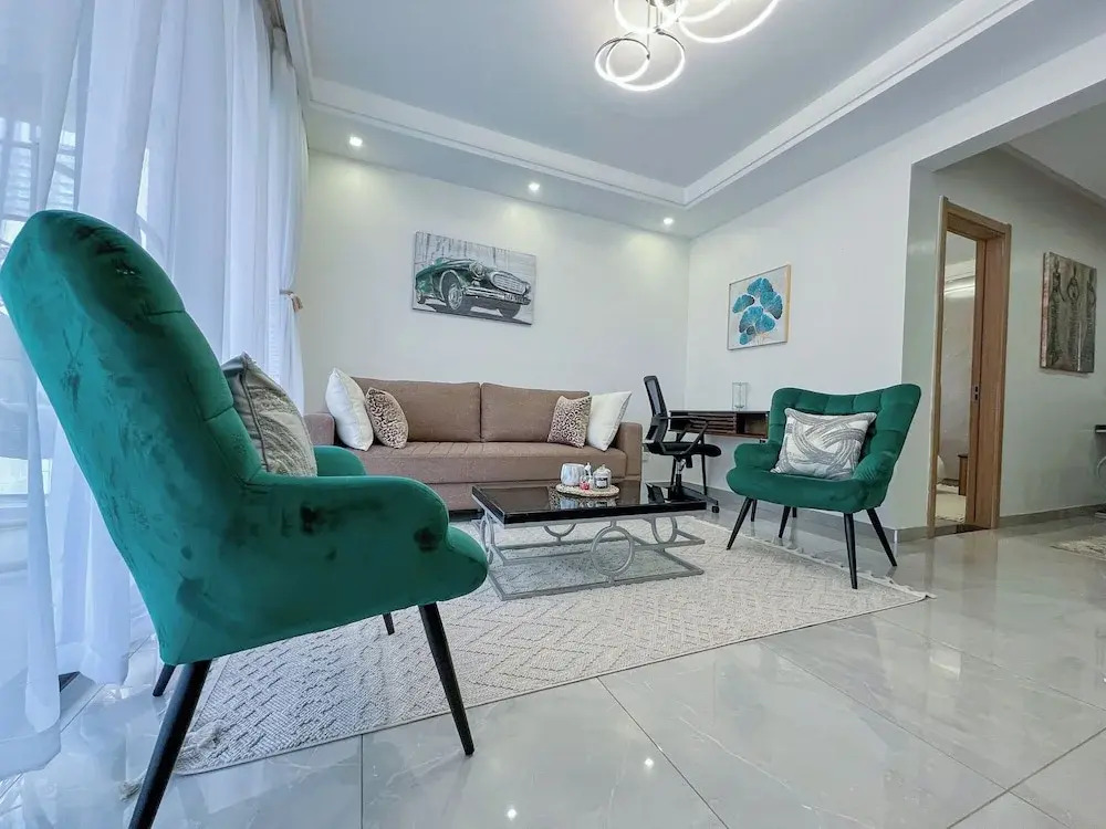 Moonlight Manor by Edmor Suites