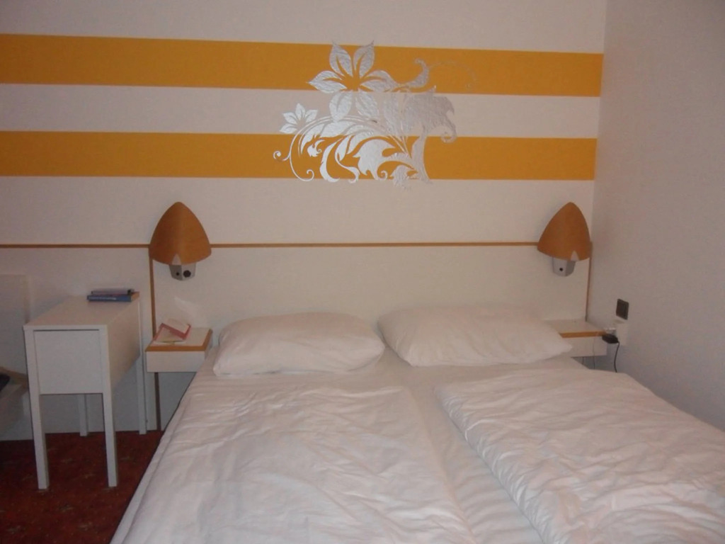 Lenas West Hotel