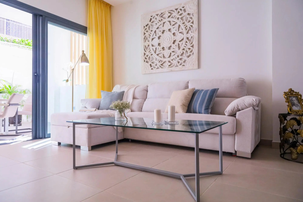 Gorgeous Ground Floor Apartment With Shared Pool A1