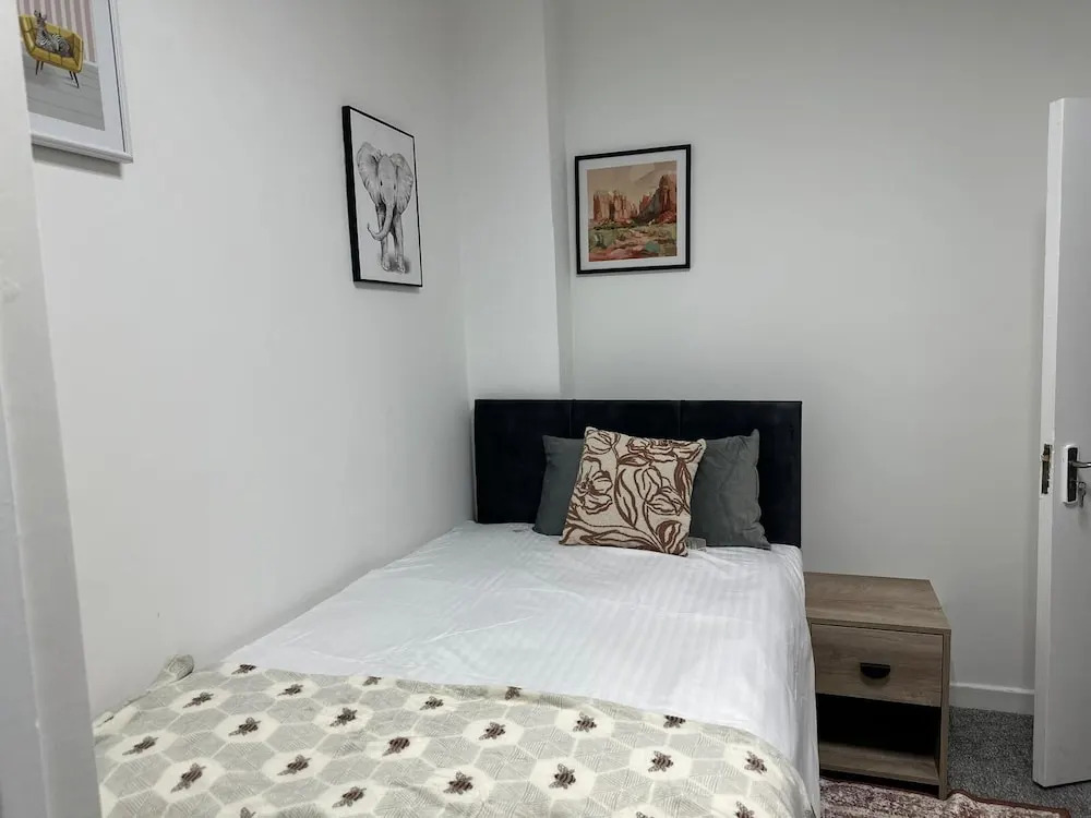 Modern 3bedroom Home in Bury Premium Mattresses Blackout Blinds Ensuite M
