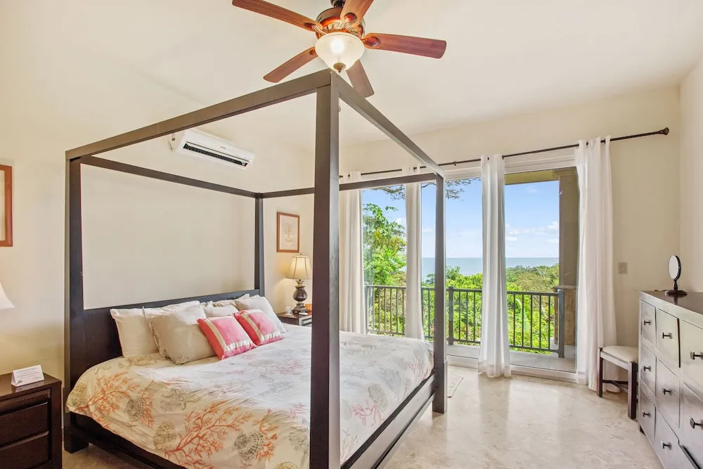 The Island Hub at Red Frog Beach Resort