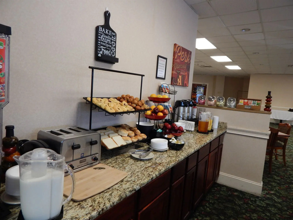 Ramada by Wyndham & Suites Warner Robins