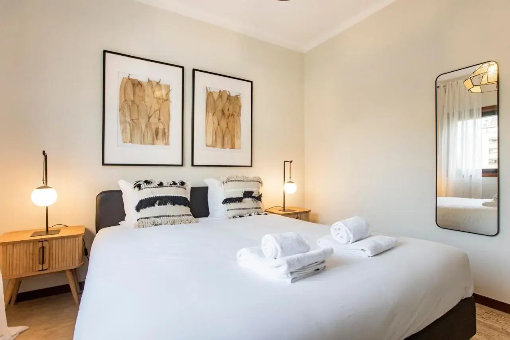 2BR Flat in Bonfim w/ AC & Balcony by LovelyStay