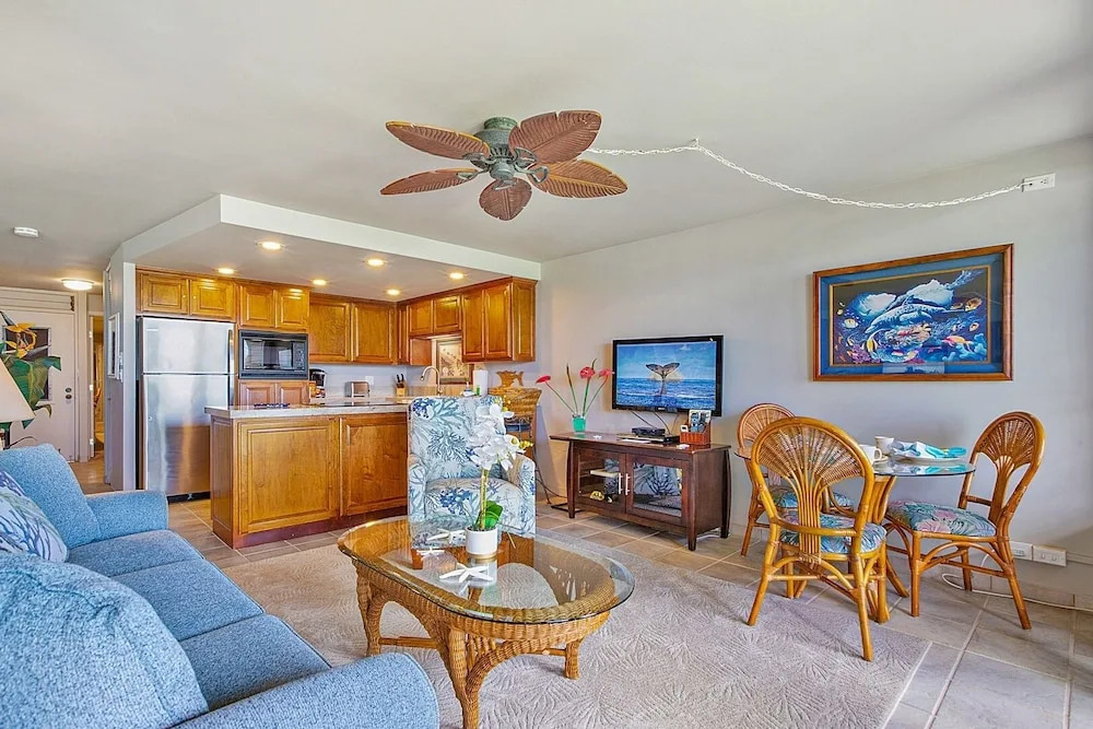 Kaleialoha 106 Ocean Front 1bd/1ba 1 Bedroom Condo by RedAwning