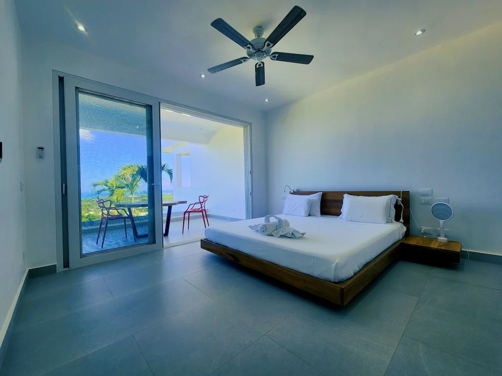 Sunset Villa with Infinity Pool
