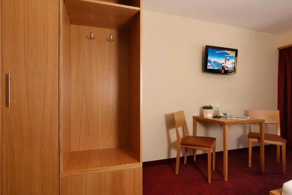 Hotel Garni Maria Theresia - Official Ötztal Summer Card Partner