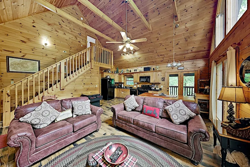 The Bear Essentials Getaway W/ Hot Tub 3 Bedroom Cabin