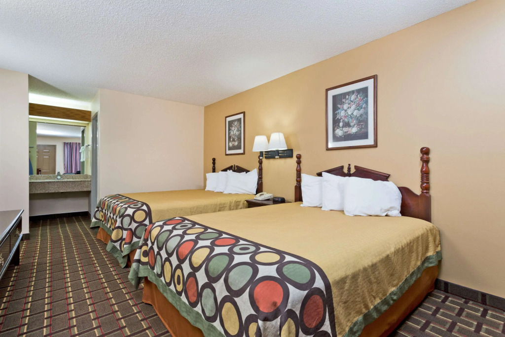 Super 8 by Wyndham Franklin Hwy 31