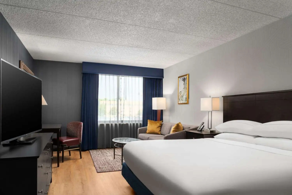 DoubleTree by Hilton Bradley International Airport