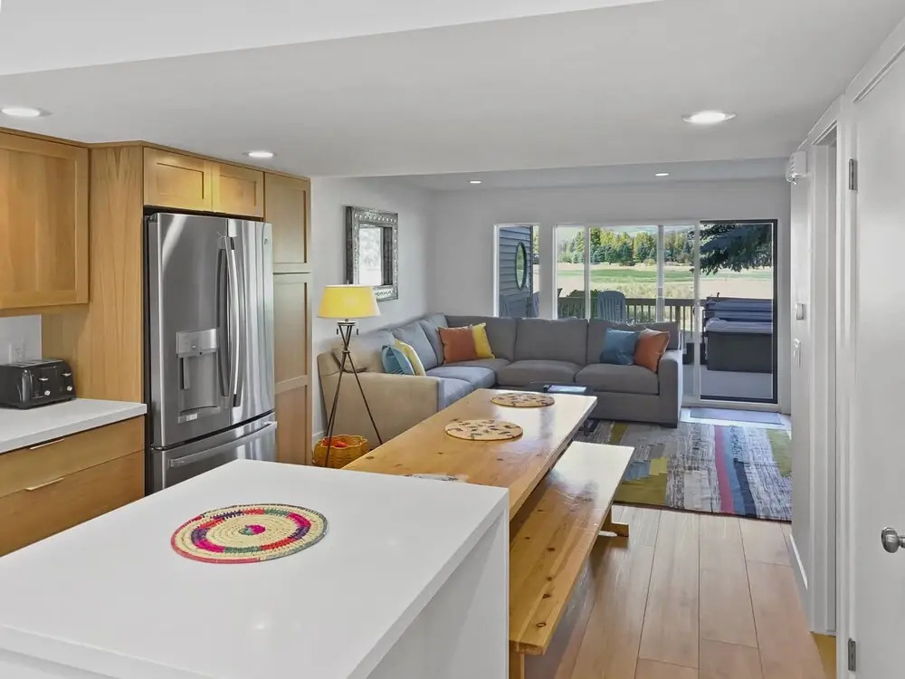 Open Floor 71 Vantage Family Condo by RedAwning