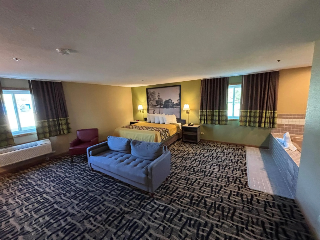 Super 8 by Wyndham McLean/Bloomington SW