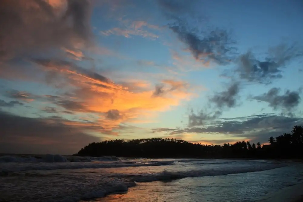 Lucky Beach Mirissa