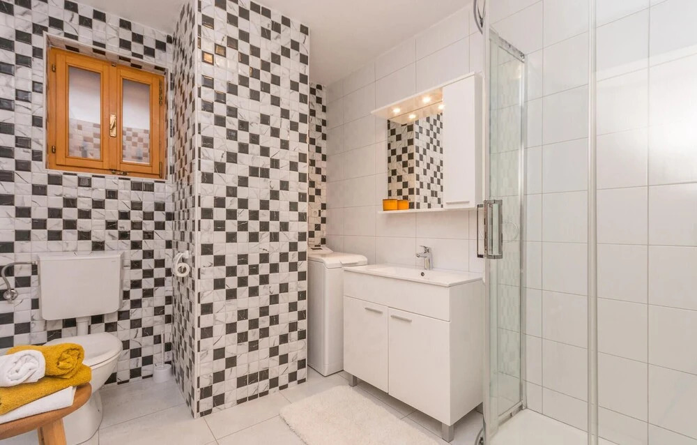 1 Bedroom Pet Friendly Home In Bibinje