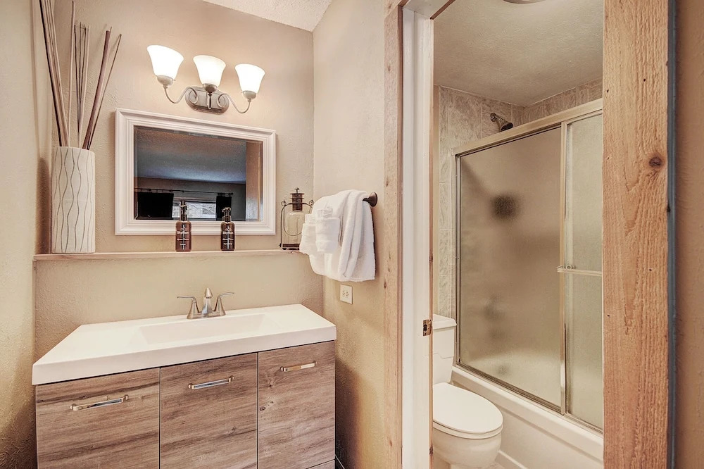 Beautiful Dog Friendly Ski Chalet A Minute to SuperBee Lift - AN203 by RedAwning