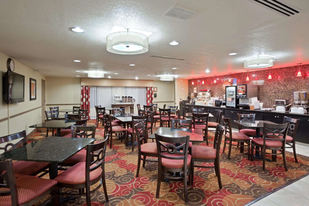 La Quinta by Wyndham Salina