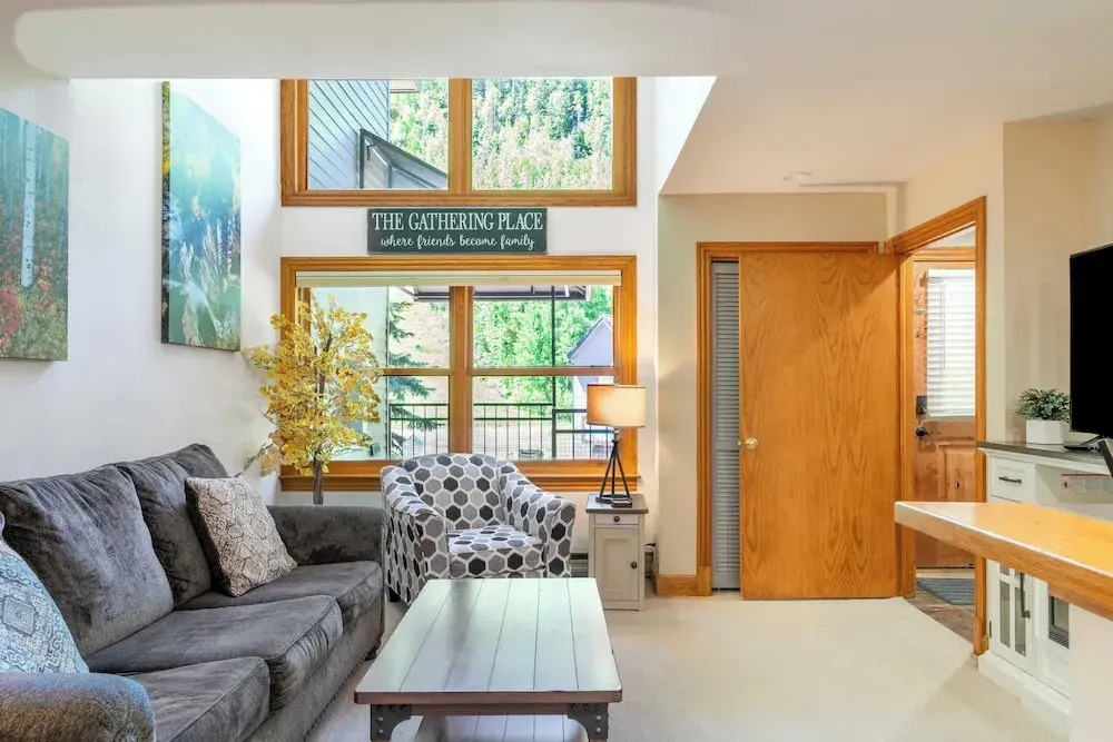 Cimarron Lodge 14 by Avantstay Ski-in/ski-out Property in Complex w/ Two Hot Tubs! Permit#3601