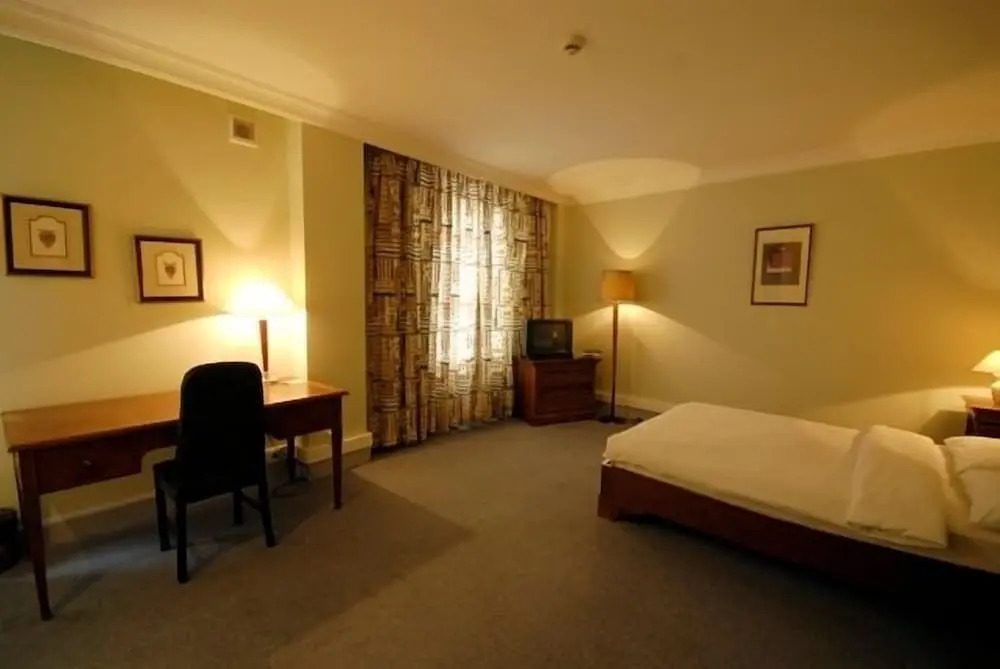 K&H Royal Hotel