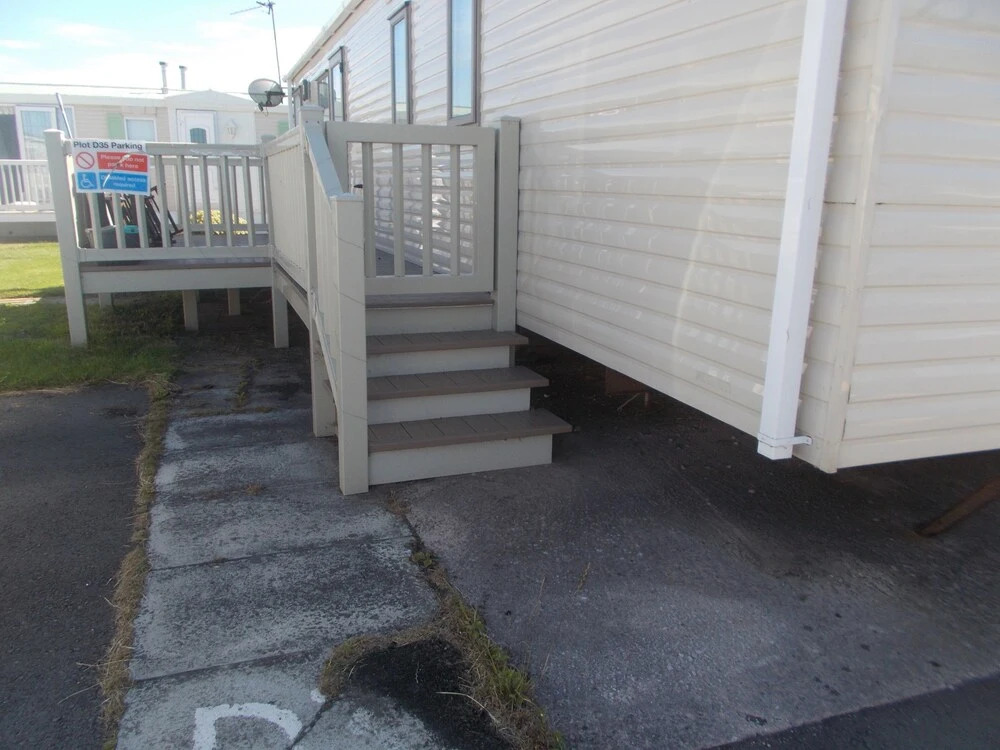 3 Bed Caravan - Sleeps 8 - Wifi - Parking