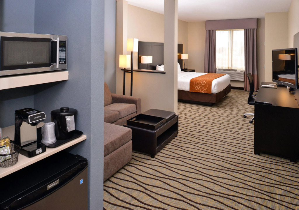 Comfort Suites near Westchase on Beltway 8
