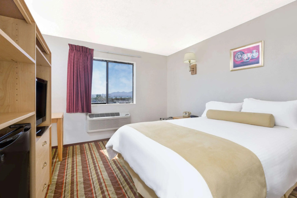 Super 8 by Wyndham Lake Havasu City