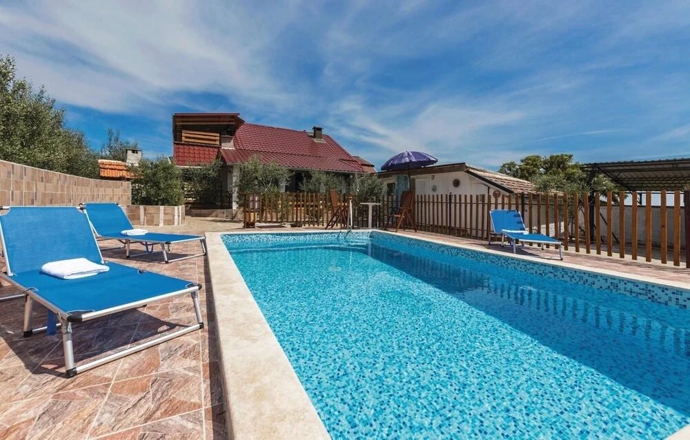 Awesome Home In Valtura