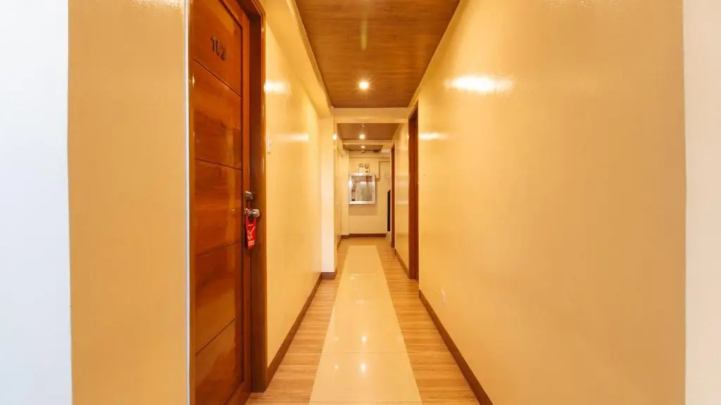 RedDoorz Plus near Uptown BGC Mall