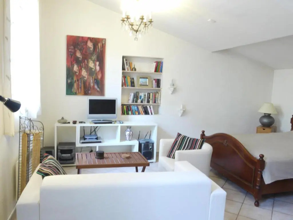 Studio 6 - a Quiet And Spacious Studio Flat in the Old Town