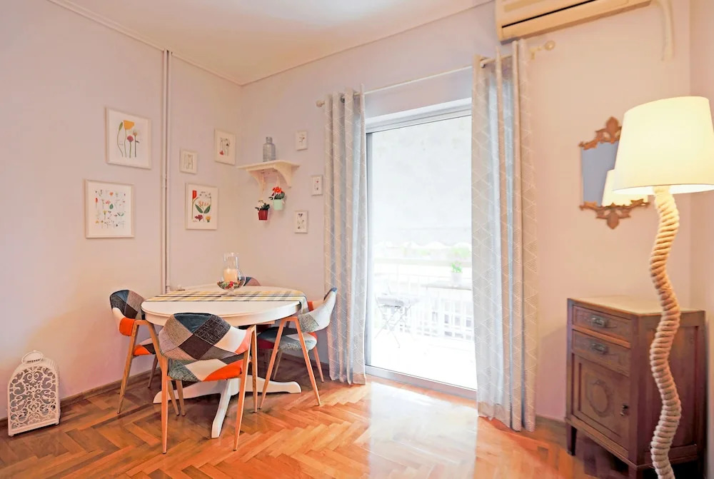 Cosy & Bright 2 Bedroom Apartment in Koukaki