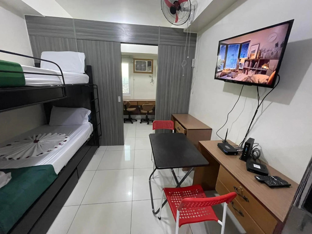 Green Residences 1 Bedroom with Balcony in Metro Manila Multiple Beds Free Breakfast for 2 pax