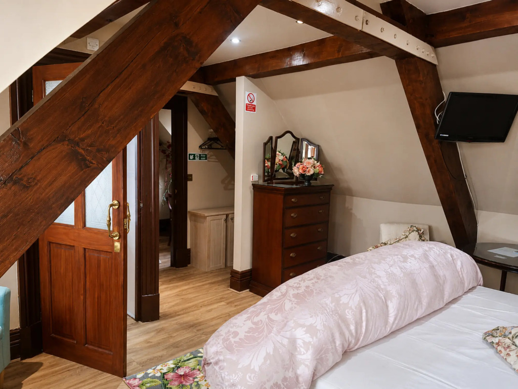 Little Red Rooster Rest and Spa