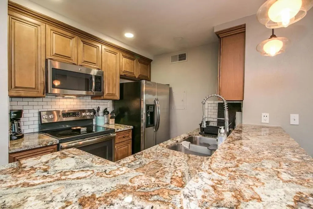 Stylish Updated 2 Bdrm Near Old Town Scottsdale!