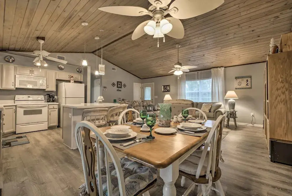 1 Mi to Boat Launch: Crystal River Home w/ Dock