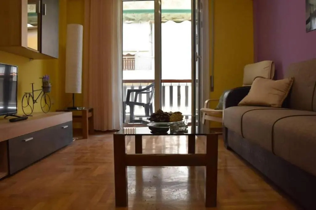 Colourful Apartment in AthensCity 1min from Subway