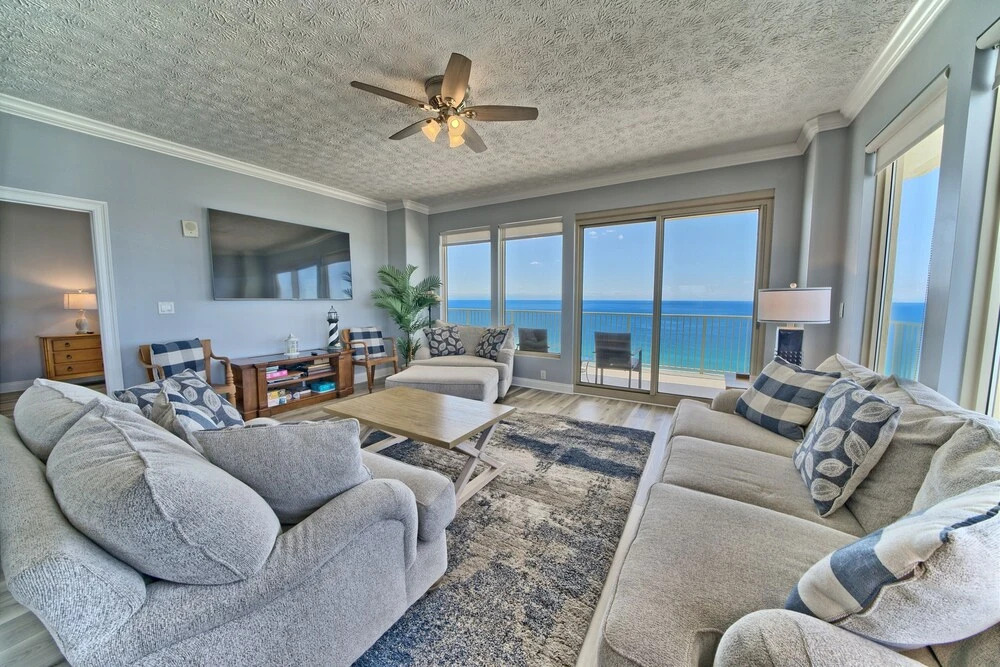 Spacious Tropical Condominium at 17th Floor with Beach and Pool Access - Unit 1707 by RedAwning