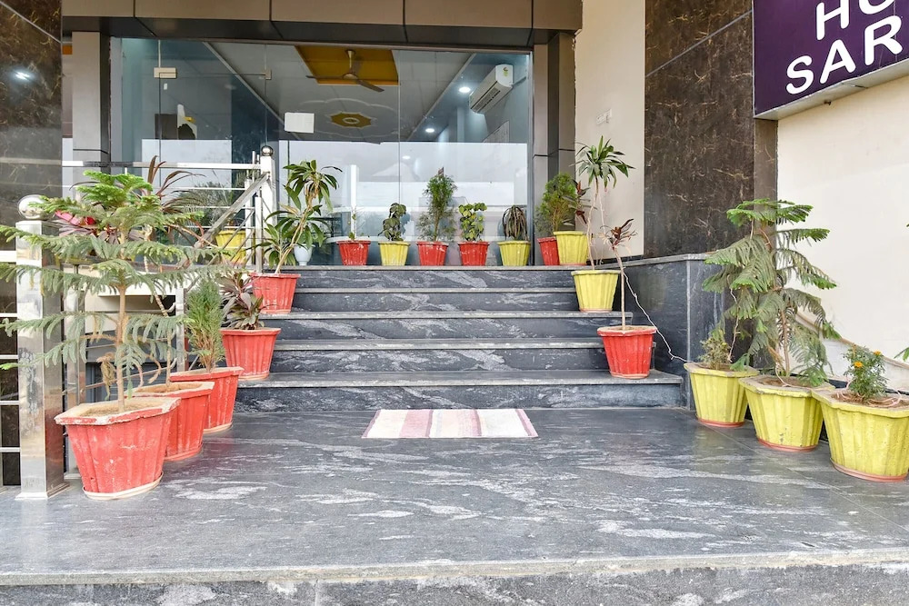 Fabhotel Sarvika