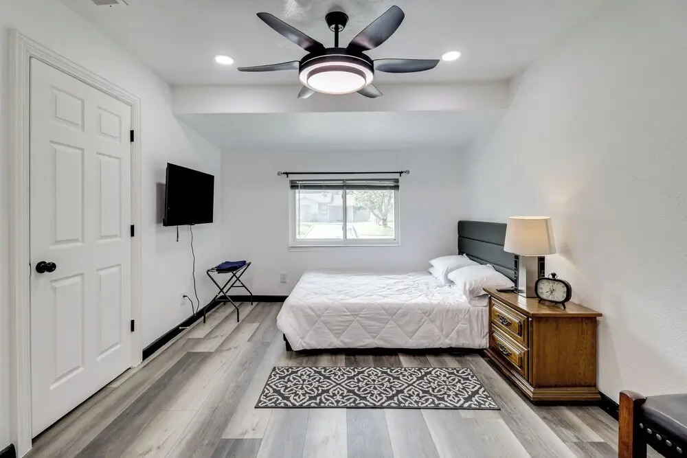 1 Mi to At&t Stadium: Cozy Family Home w/ Yard!