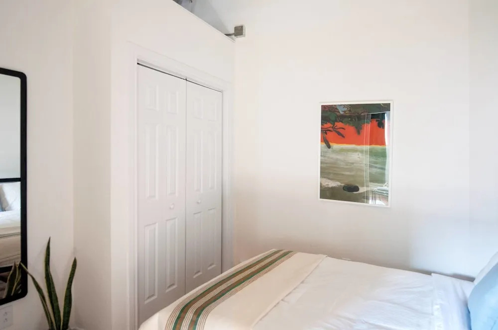 Artistic 1BR in Mile End by Namastay