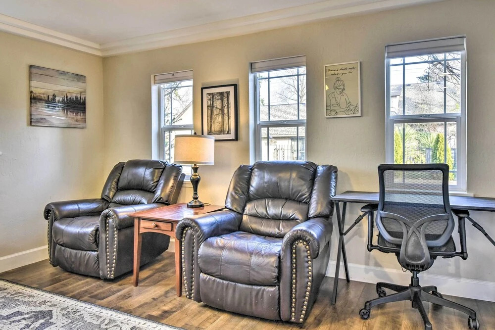 Well-appointed Milwaukie Home: Great Location