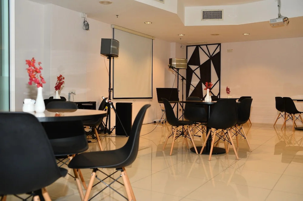 TF Riverside Hotel