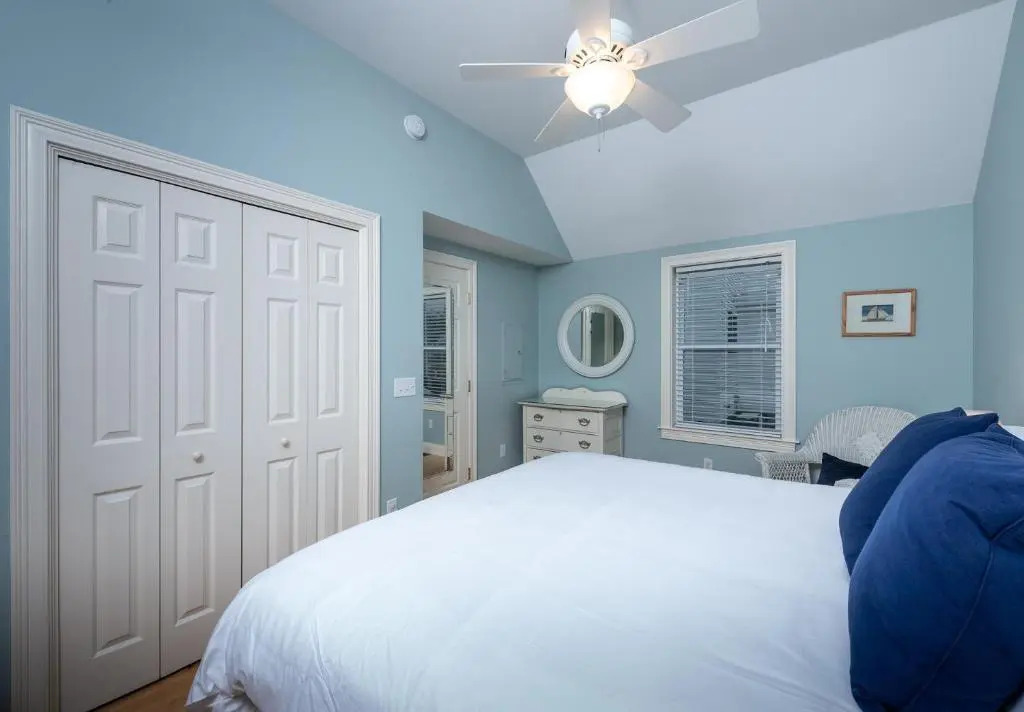 Heron Neck Cottage at One Long Beach