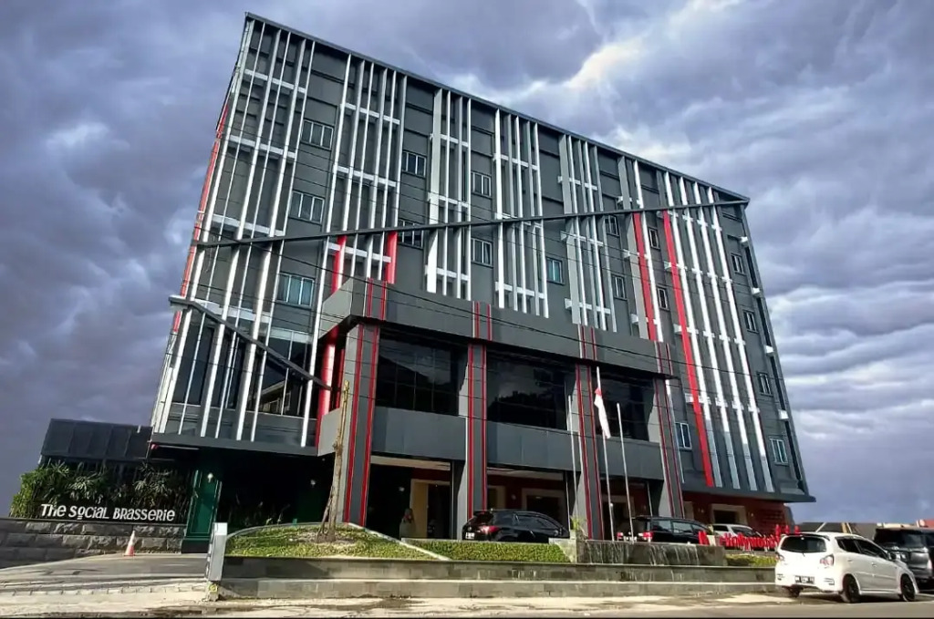 New Hollywood Hotel