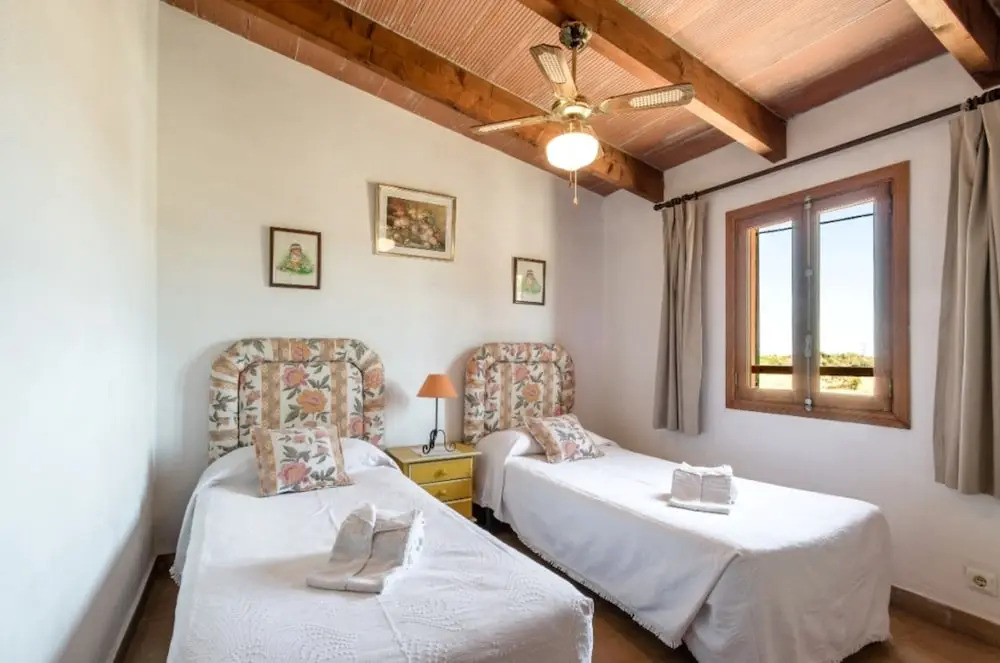 Villa - 4 Bedrooms with Pool and WiFi - 103166