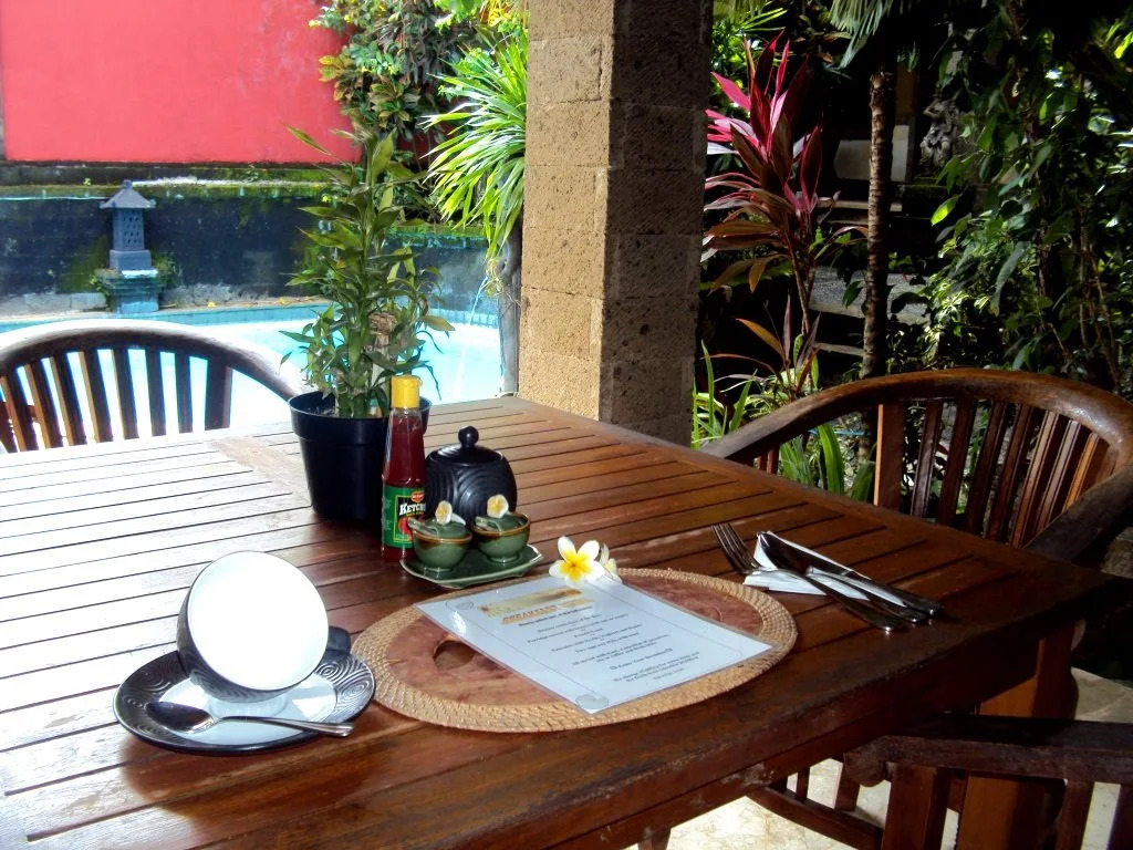 Ellies Hotel
