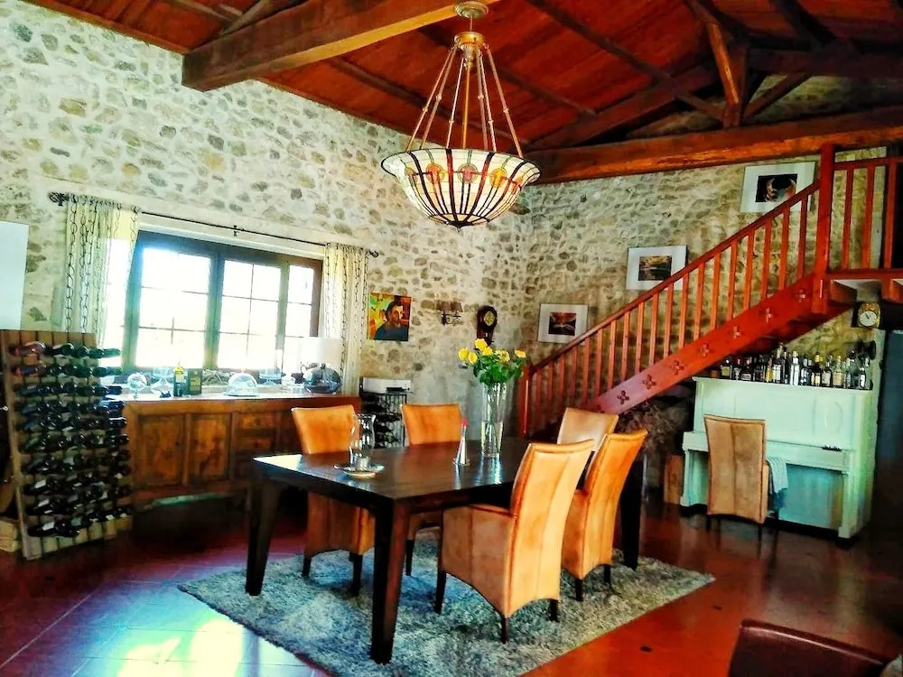 Luxe B&B maison á votre santé, in Bordeaux Wine Region