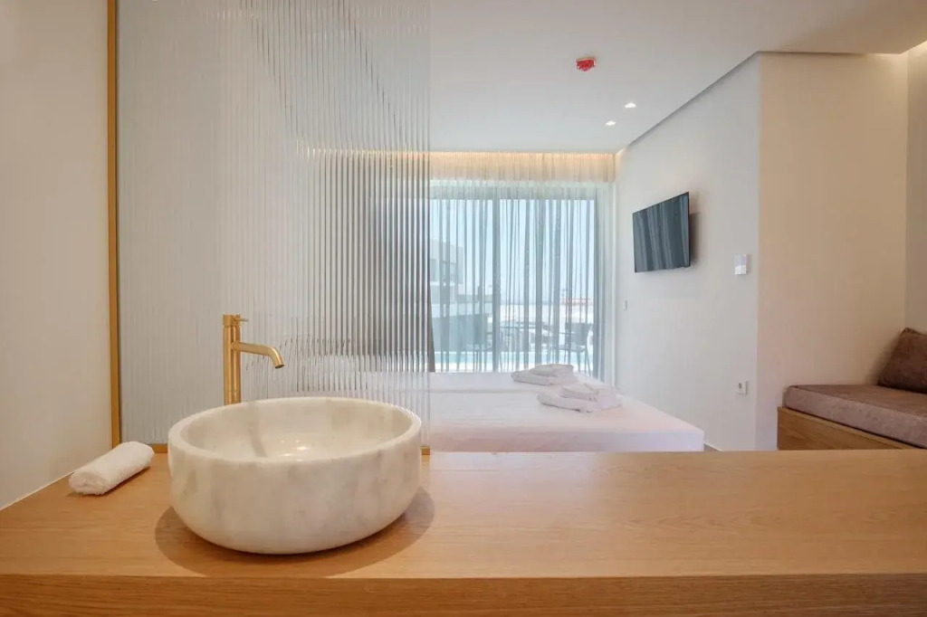 Phos Hotel Adults Only