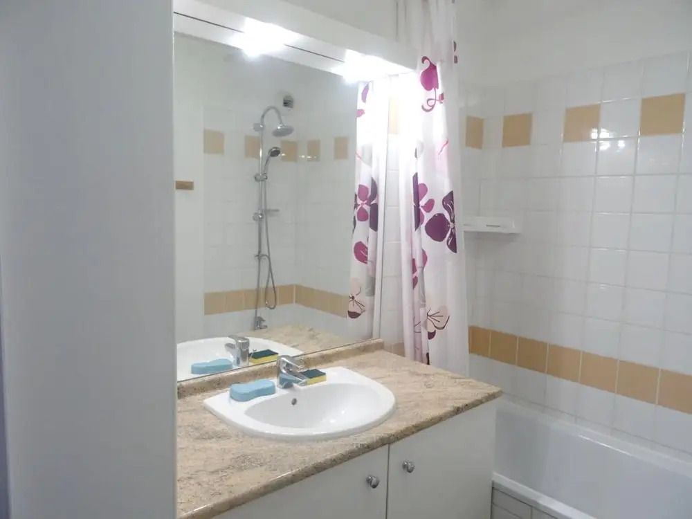 Apartment With 2 Bedrooms in Villeneuve-lès-avignon, With Pool Access,
